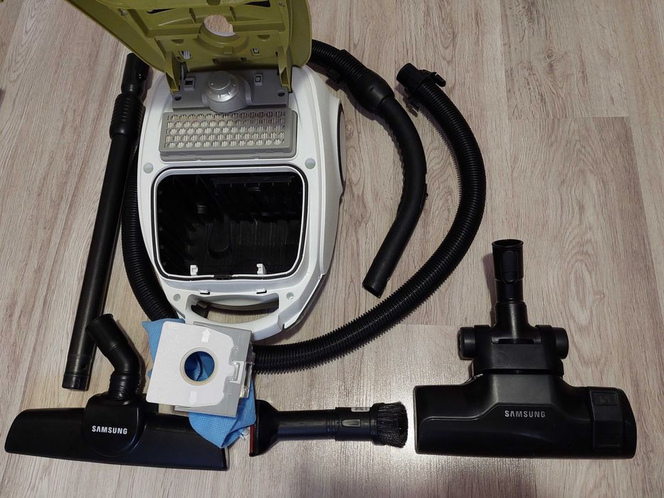 Aspirator Samsung ca nou atat ca aspect cat si ca functionare.