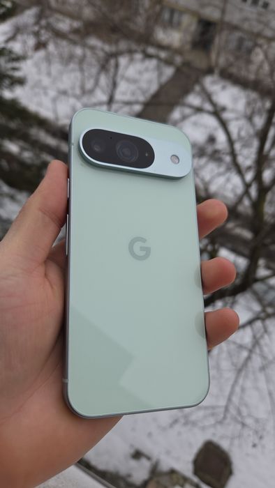 Google Pixel 9 - green