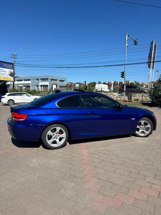 Oferta pana la data de 02.06 5900€ BMW 330i E92 Coupe – San Marino Blue – LED Adaptive