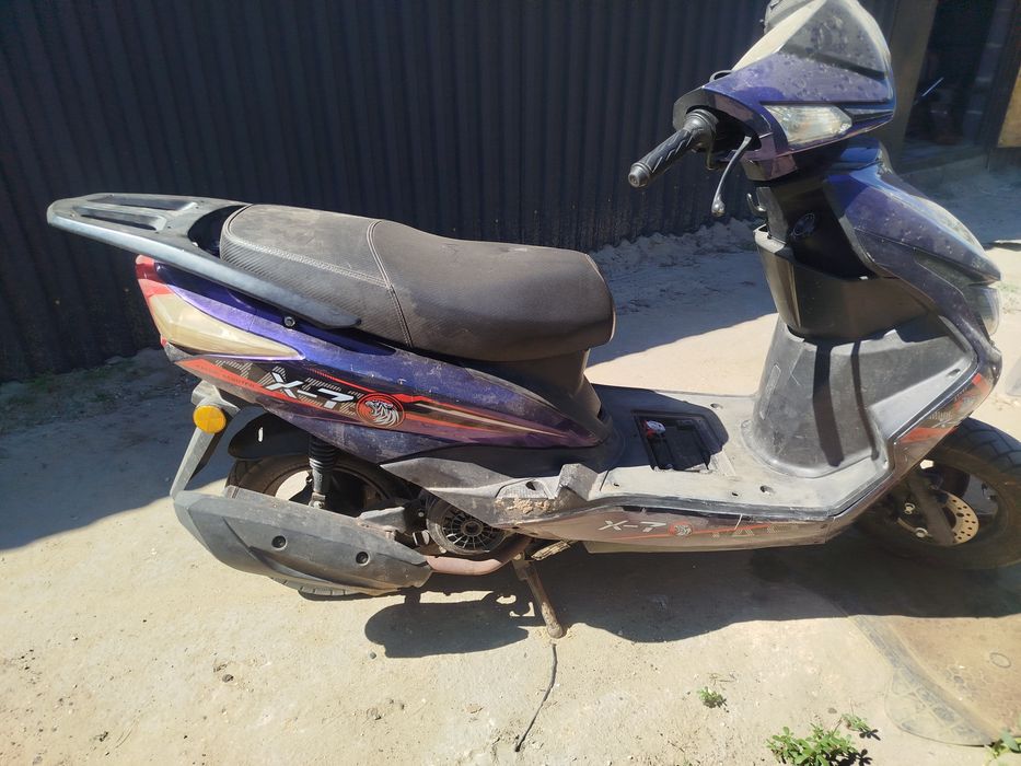 Продам скутер  x7