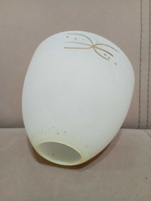 Стъклен абажур. Стъкло за лампа. Чашка за полилей