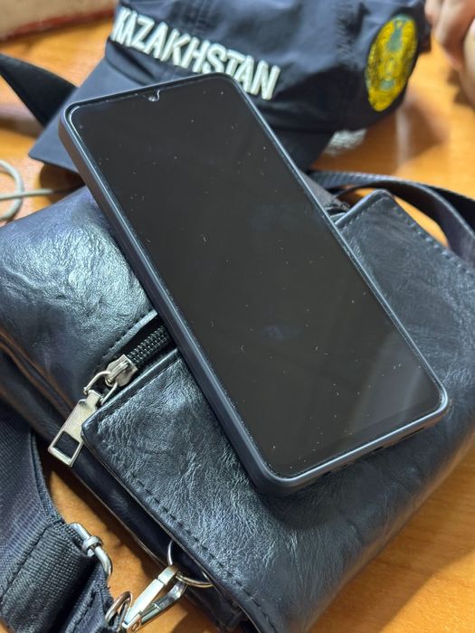 Самсунг А06 почти новая