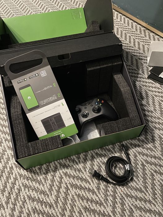 Xbox Series X (1 Tb SSD) 1 джойстик