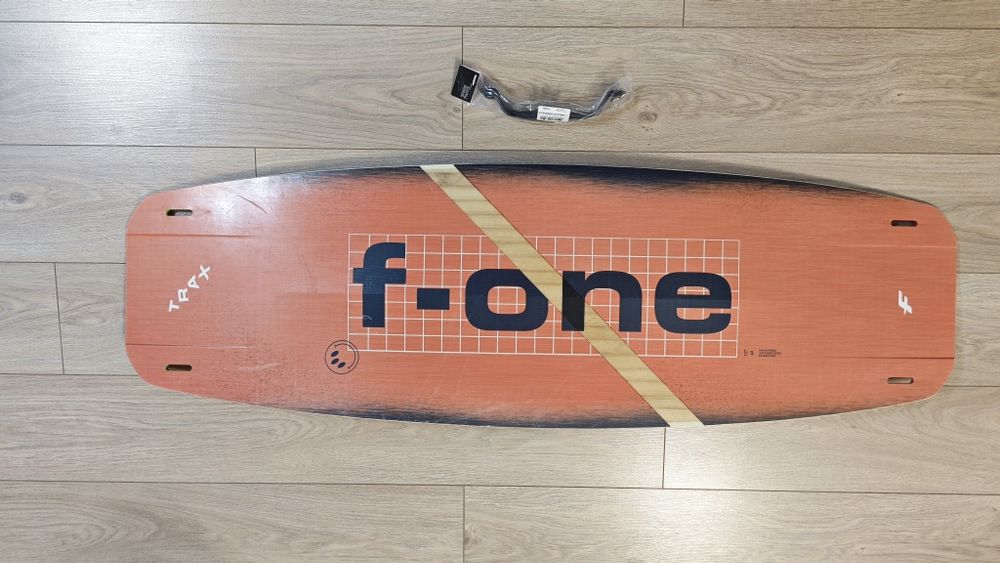 Кайтсърф дъска F-One Trax 137x42, финки и нова дръжка