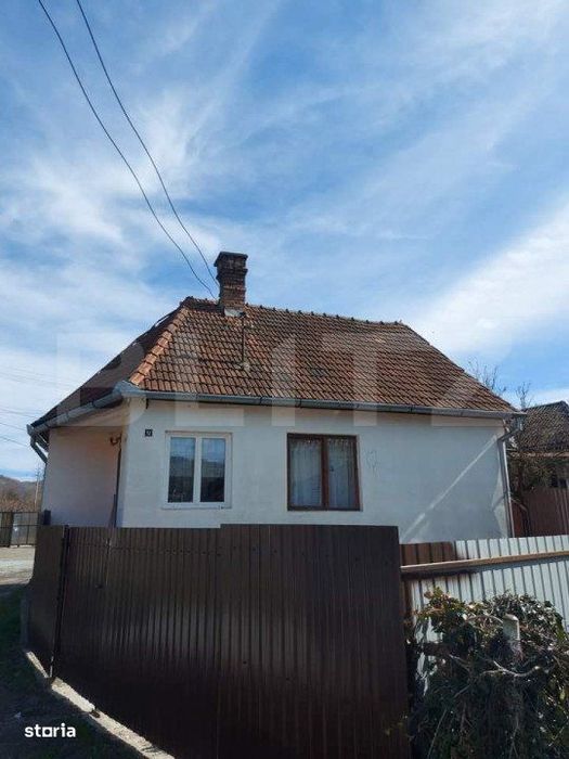 Casa 63 mp 3 camere bucatarie si baie teren 175 mp in Abrud