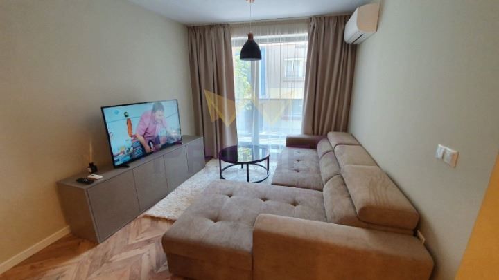 Продава се Тристаен апартамент в Варна, Център - 92 кв.м за 4294 €/кв.м - Снимка #2
