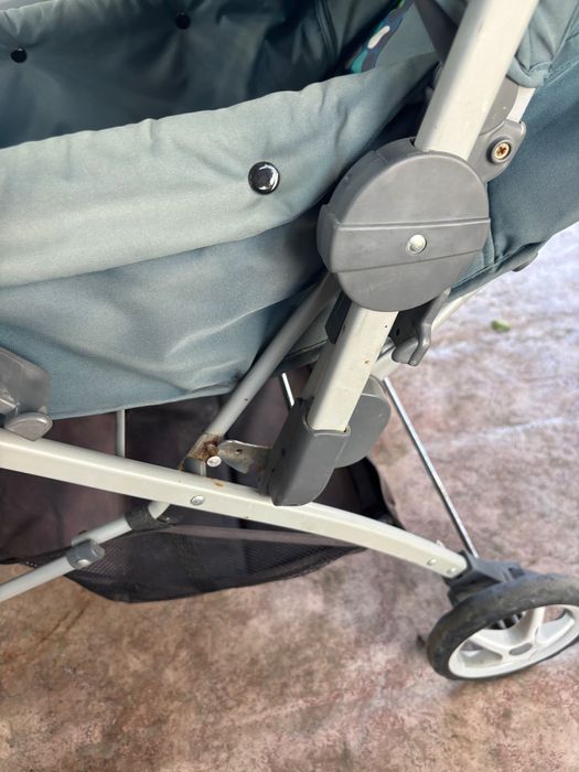 Коляска целая, но выгорел цвет