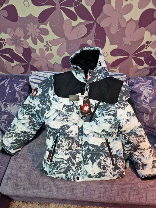 Чисто ново яке CANADA