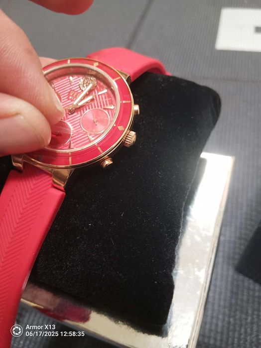 Часовник нов Vesace Versus