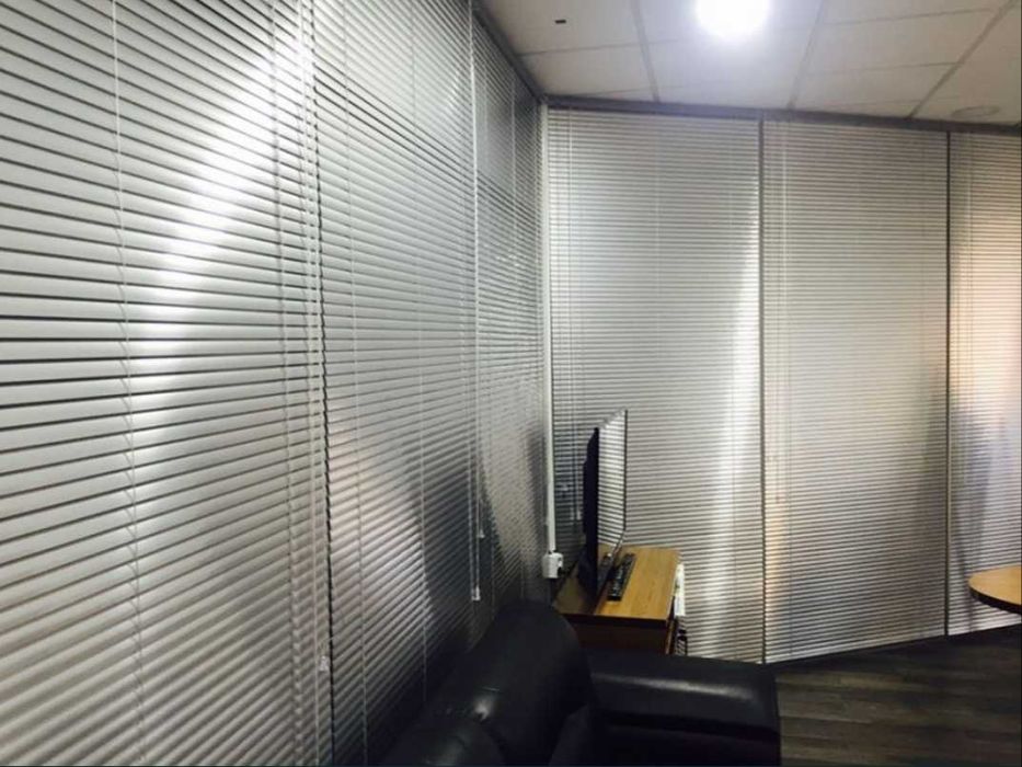 Жалюзи пардалари хар-хил турда. Улчаш, етказиб бериш ва урнатиш бепул.