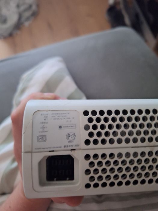 Xbox 360 cu manete