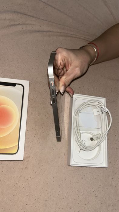 Iphone 12  128GB Бял