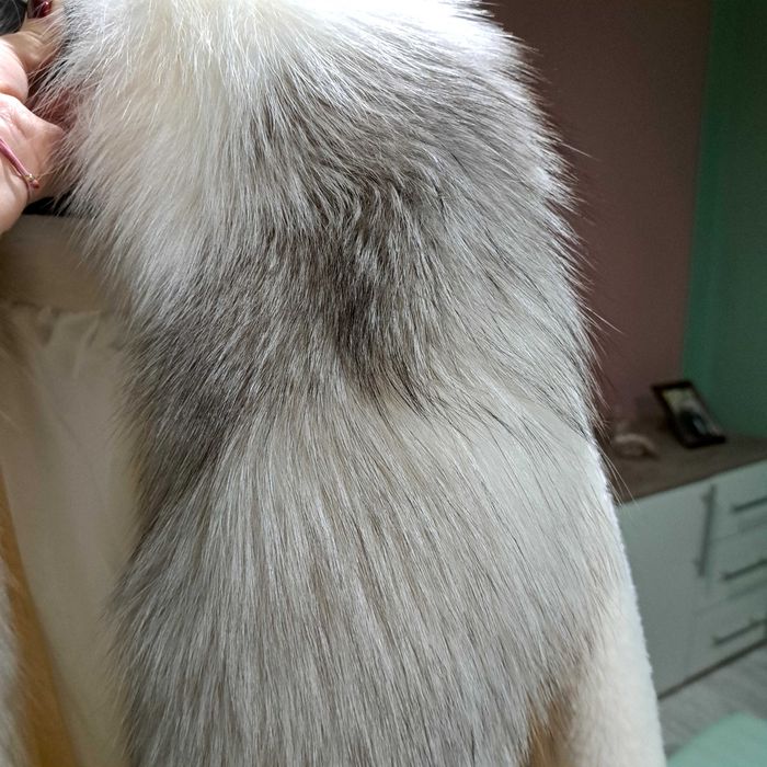 Елегантно палтенце с стествен косъм от визон  богата яка от лисица