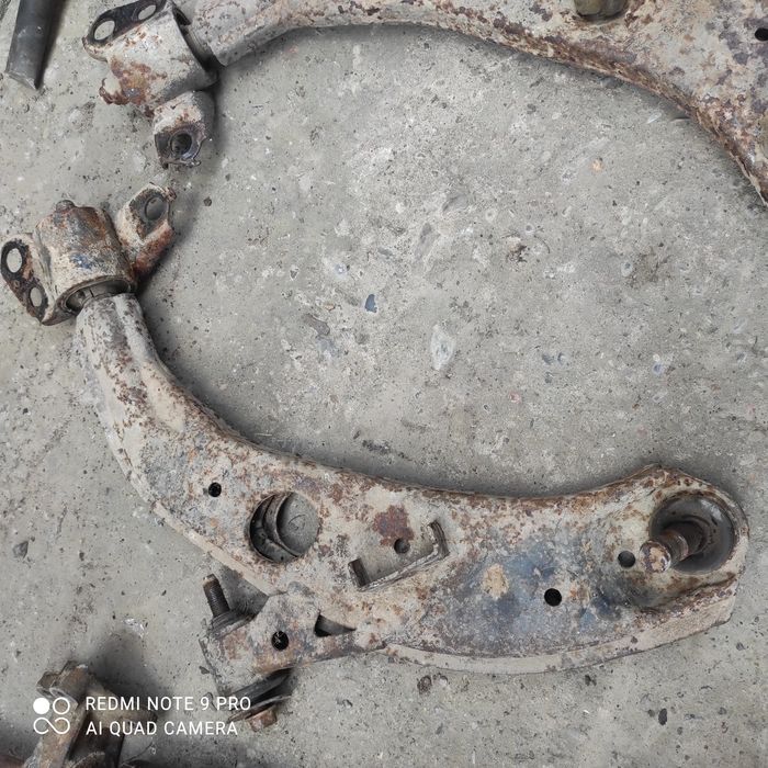 Продам рычаги вилки на Мазда 626 птичка