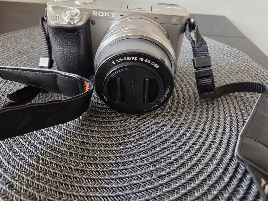 Aparat foto Mirrorless Sony Alpha A6000 YB, 24.3MP, Silver + Obiectiv 16-50mm