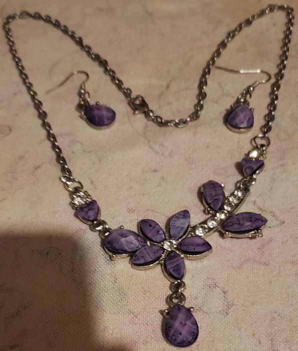 Продам сувениры серьги браслеты и подвески