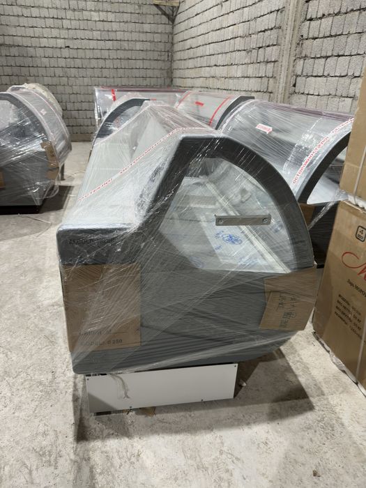 Витринный холодильник проиышленный