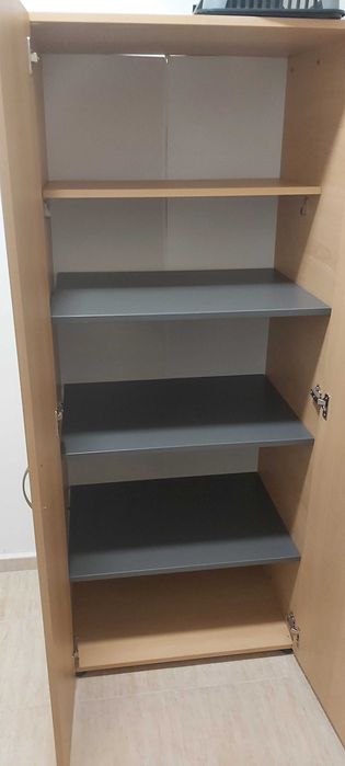 Продавам гардероб с пет отделения