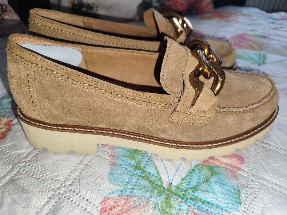 Mocasini Gabor din Piele Întoarsă – Eleganță și