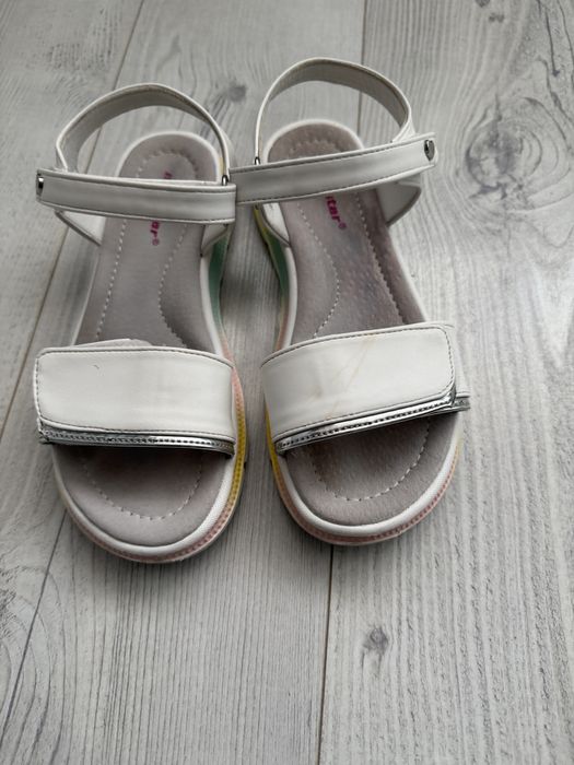 Оригинални сандали Адидас номер 33 с подарък сандали Mat Star номер 33