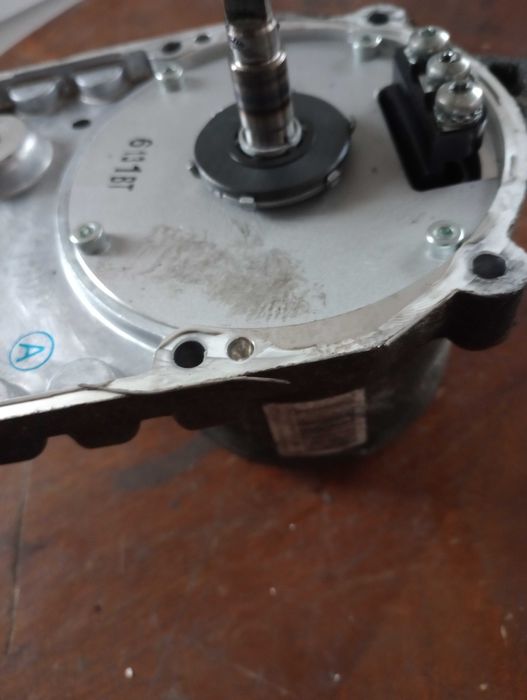 Generator electric trifazic