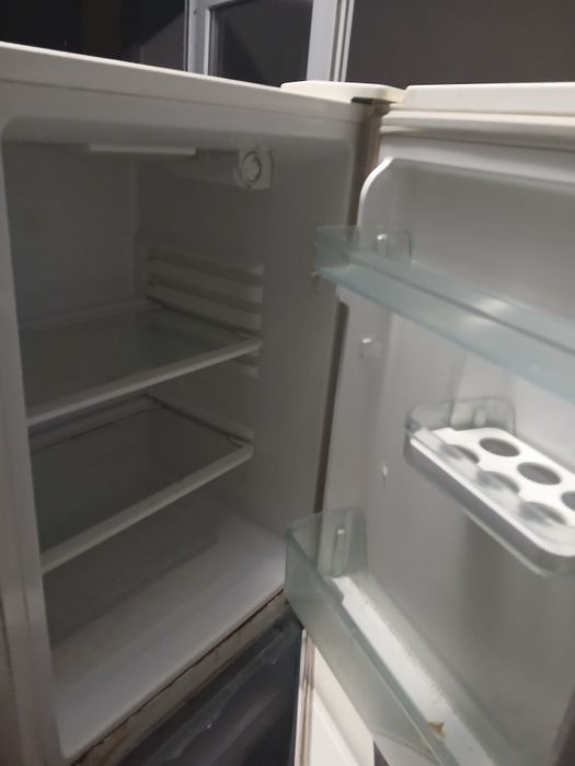 Холодильник бу ииии