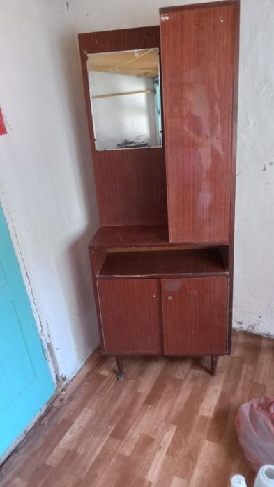 Продам шкаф лакированный