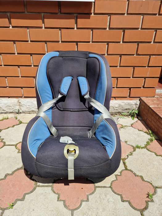 Продам детское автомобильное кресло б/у