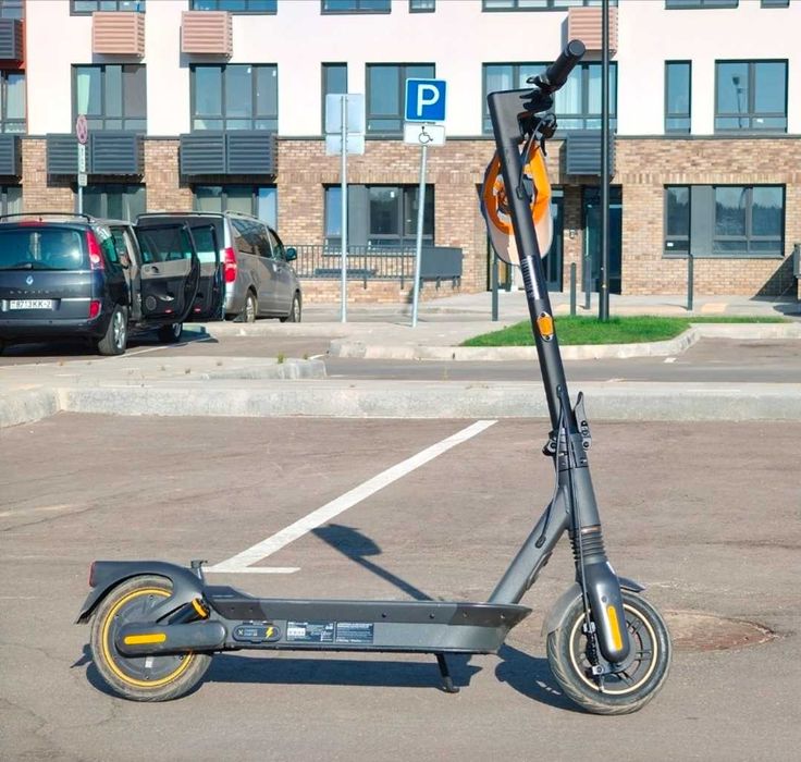 Оригинал Ninebot Max G2 в отличном состояние