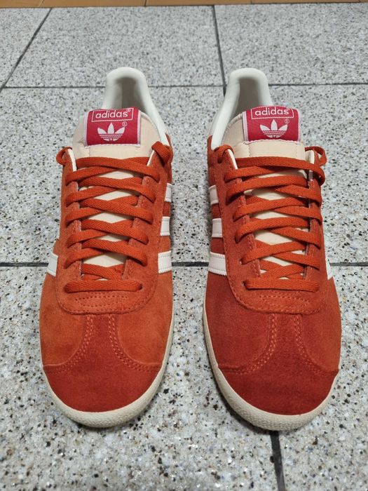 Нови Adidas Gazelle Оранжеви Номер 42 кецове маратонки Нови