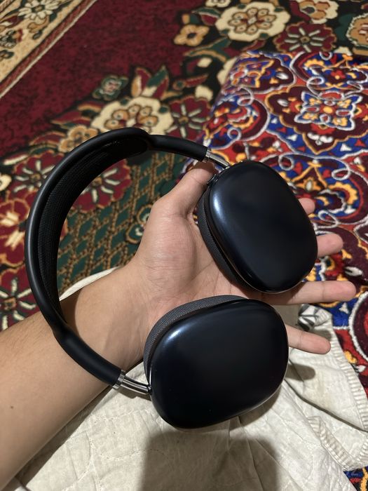 Оригинальный наушник airpods max в очень хорошим состоянии