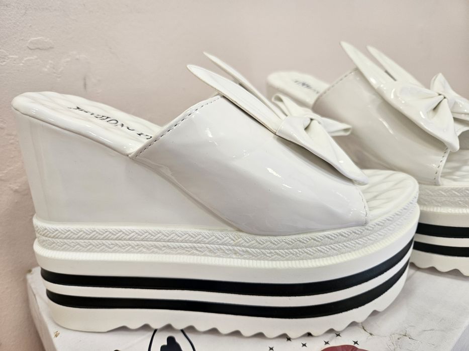 Papuci de vară cu platformă