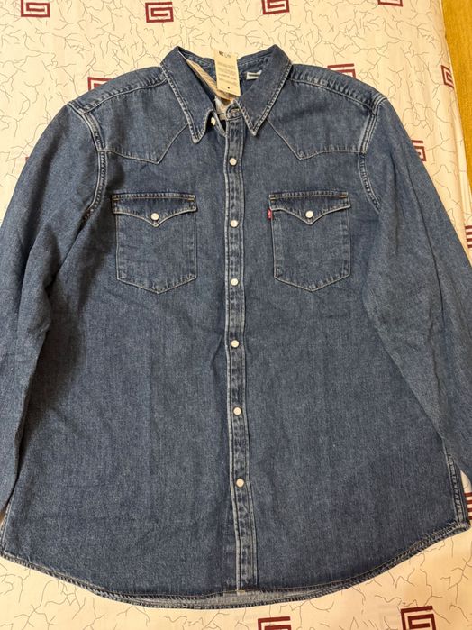 Одежда Levis (джинсы и рубашки)