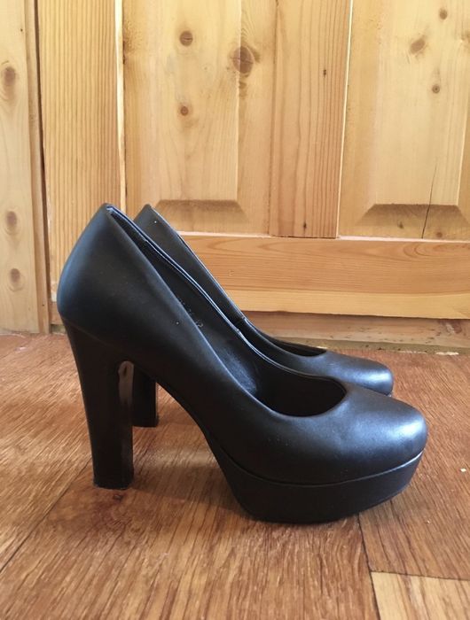 Черные классические туфли