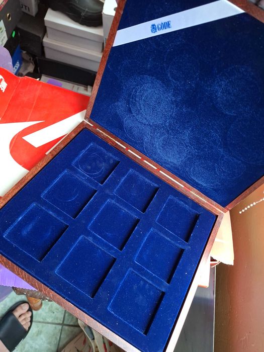 Cutie din lemn monede aur argint colectie