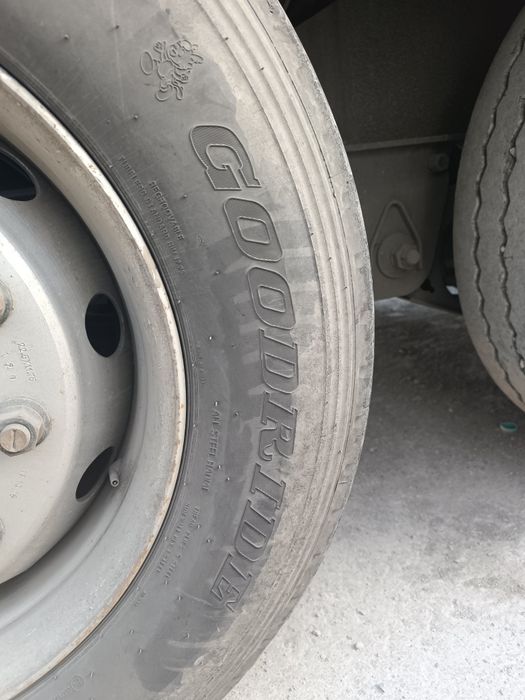 Паравоз прицеп сотилади йили 2003 холати яхши балон лари 100 %