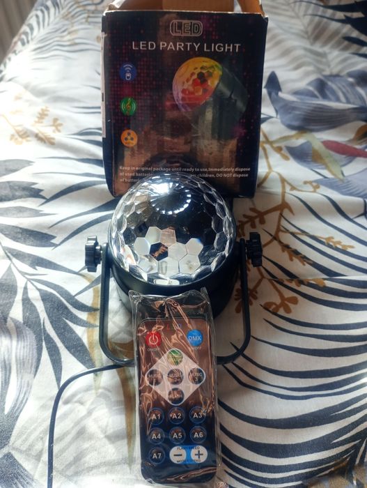 Караоке тонколона с микрофони +дисколампа