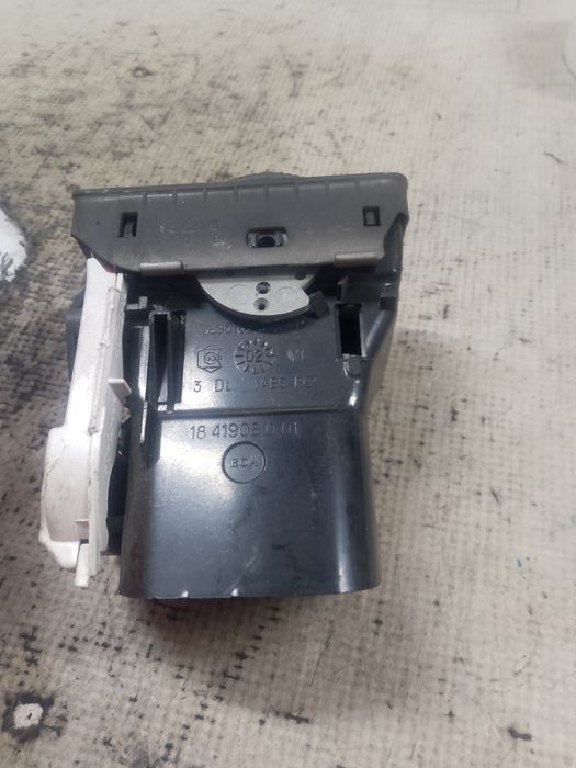 grila ventilatie stanga  volkswagen passat b5 2005