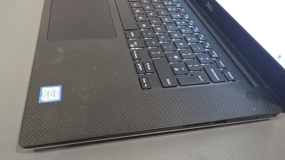 DELL XPS 15 7590 I7