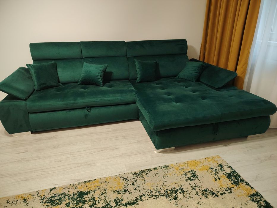 Canapea extensibila, lungime 2.7 m lungime, 1.40 latine(extinsa) 2000 de lei. 0731475476