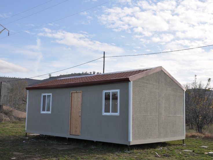 Vand case pe structura metalica si panouri sandwich