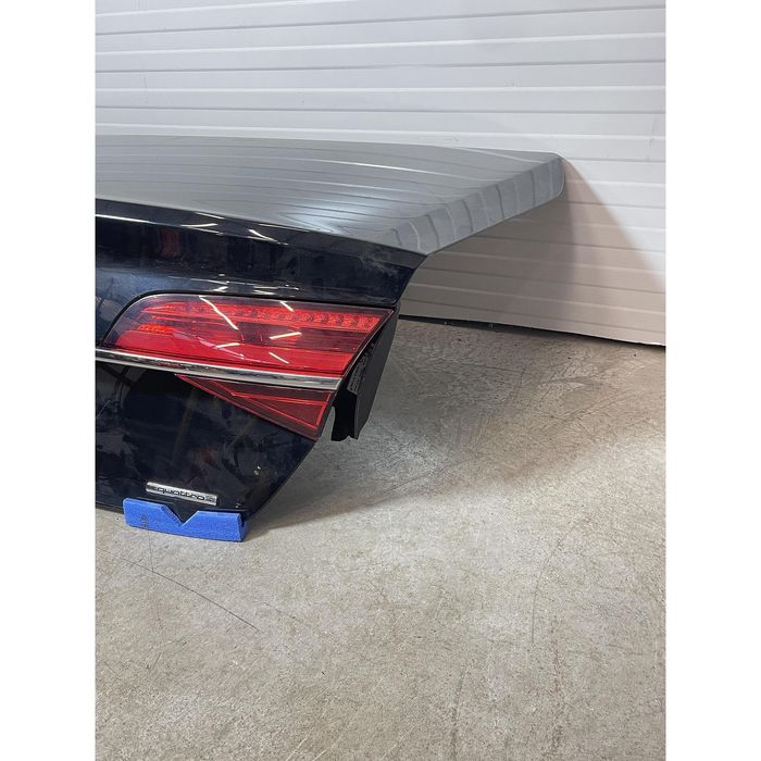 Заден капак със стопове за audi a8 d4 4h - 4h0827023l