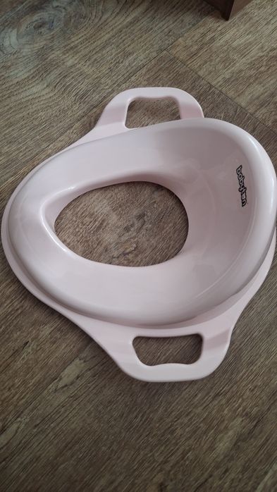 Продам сиденье на унитаз Babyton для девочки