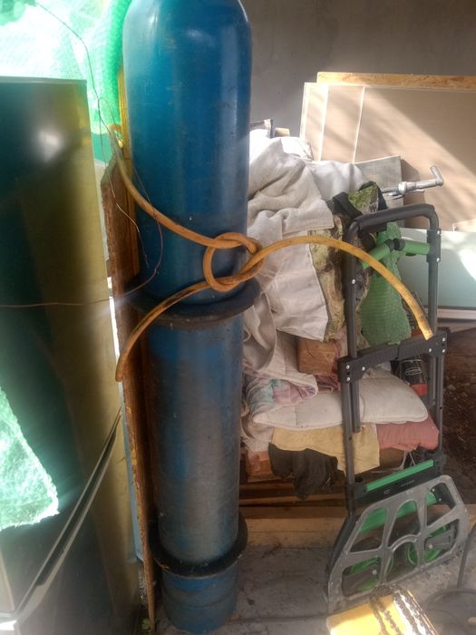 Tub oxigen mare și unul de co2