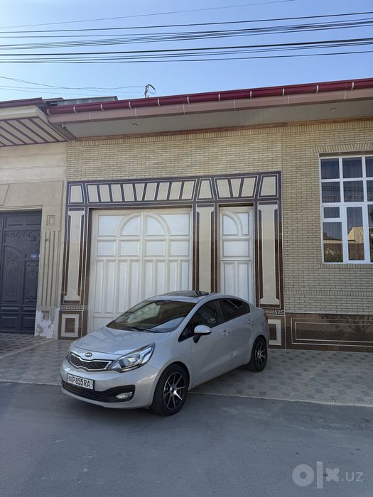Kia rio sotiladi