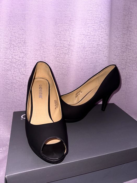 Pantofi negri cu toc scurt