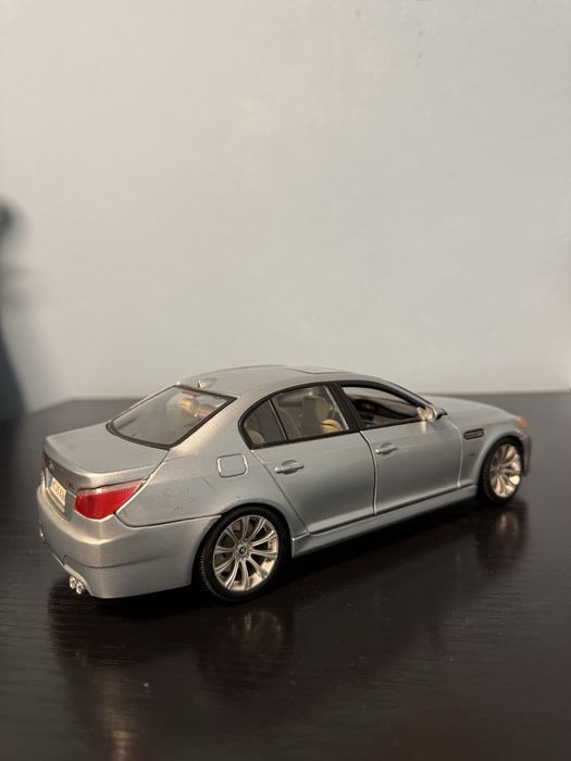 Vand macheta BMW M5 scara 1/18 rara