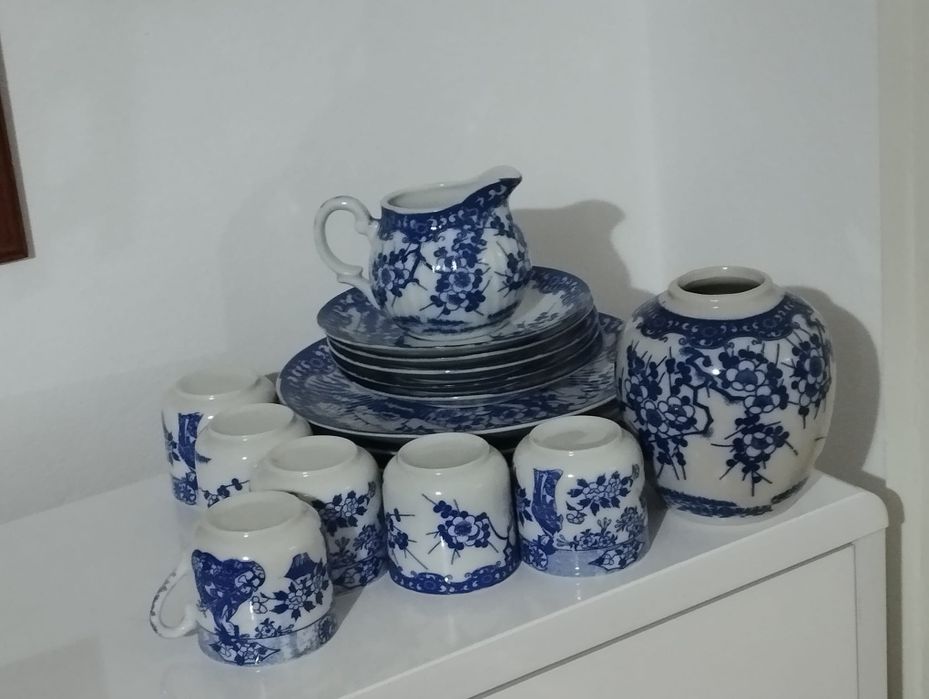 Japonia - porțelan cu floare de cireș