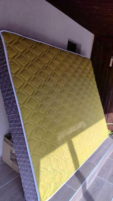 Спалня с матрак в отлично състояние