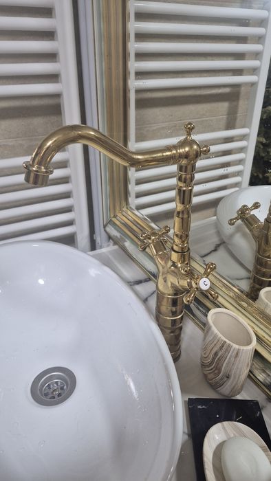 Mobilier baie mdf cu ghiuveta, oglinda si baterie